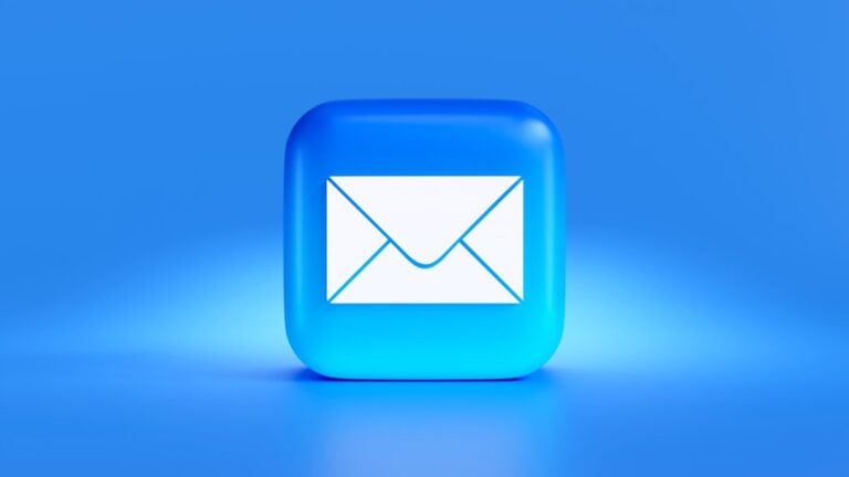 Pisanie e-maili służbowych – jak nie zniszczyć relacji jednym zdaniem?